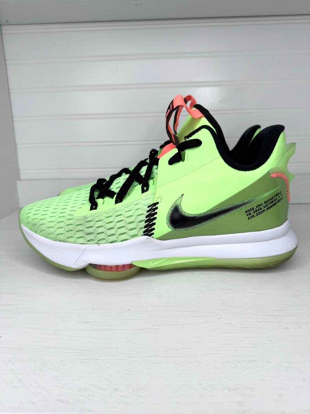 Nike LeBron Witness 5 Grinch Lime Glow CQ9380-300 Men’s Size 11.5 Basketball